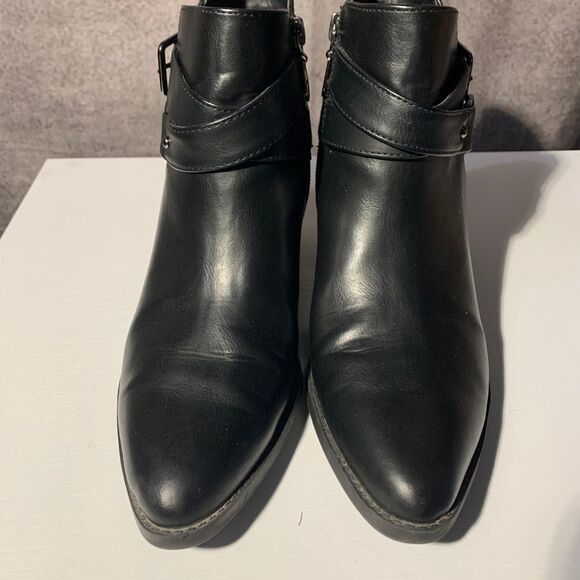 Guess Boots Women's Size 7.5 Black Chelsea Style Cuban Heel Ankle Zipper - Picture 3 of 10